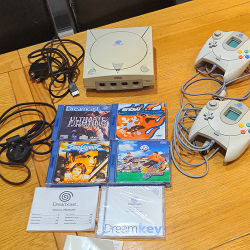 Sega dreamcast console bundle - dreamcast,