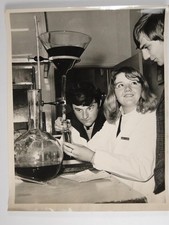 Carol Ford Porton Down MRE Microbiological Research Lab 1968 VTG Press Photo