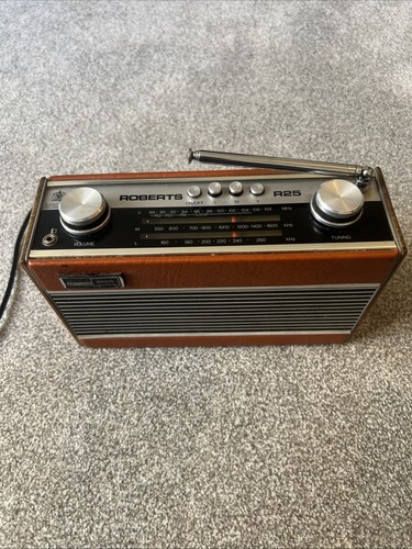 Vintage roberts r25 radio - vintage,