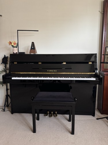 Yamaha upright piano - pe,