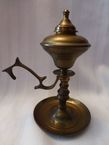Small reproduction brass oil - small,