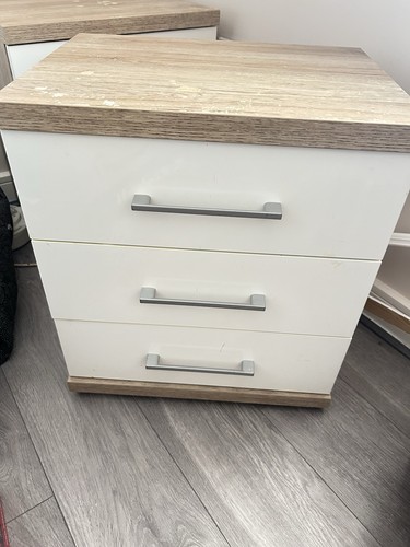 Oak bedside cabinets - ,