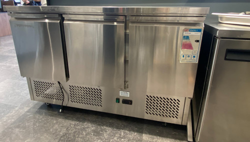 Refrigerated prep counter - refrigerated,