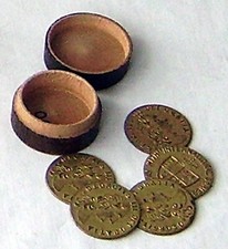 VINTAGE GAMING TOKENS TREEN BOX