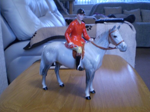 Beswick huntsman style two - huntsman,