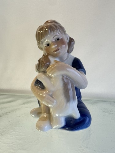 Royal copenhagen figurine girl - copenhagen,