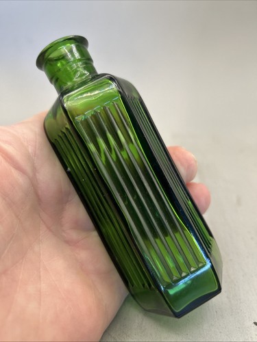 Nice emerald green - emerald,
