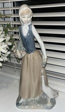NAO Lladro 0026 "Girl with