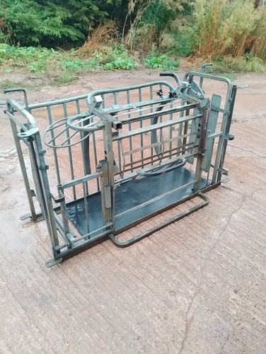 Turnover crate ironworks sheep - turnover,