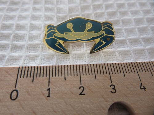 Blue crab pin badge - pin, (#48)