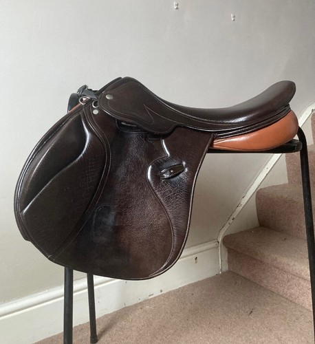 Superb brown jump saddle - jump,
