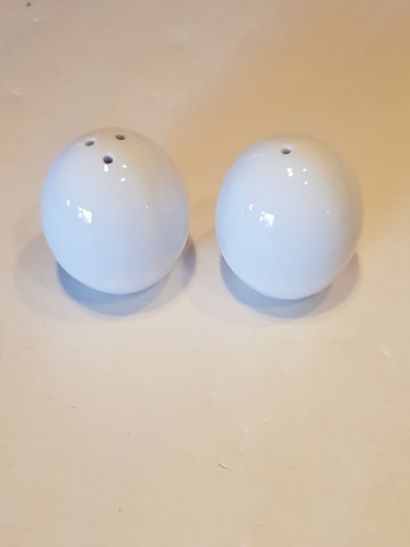 Ceramic salt and pepper pots - ceramic,