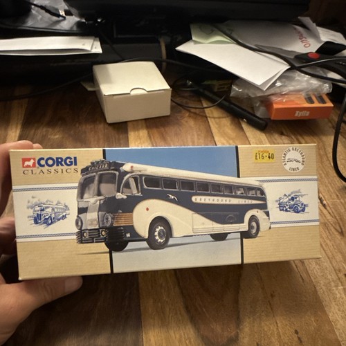 Corgi classic yellow - coach, 743