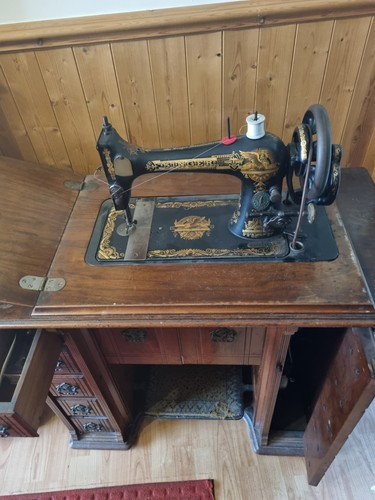 Antique 1900 singer treadle - 1900,