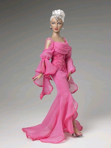 Tonner alice the queens court - tonner,