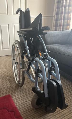 Manual wheelchair with - wheelchair,