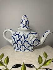 ORIENTAL BLUE/WHITE TEA POT