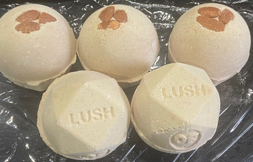 Lush super milk bath - bath, bomb