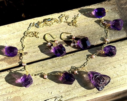Set necklace earrings natural
