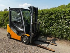 2015 diesel fork lift