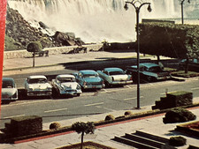CLASSIC CARS PARKED AT NIAGARA