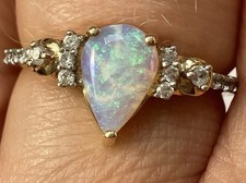 “Elegant 9ct Yellow Gold & Pear Shape Lively Opal Ladies Engagement/ Dress Ring”