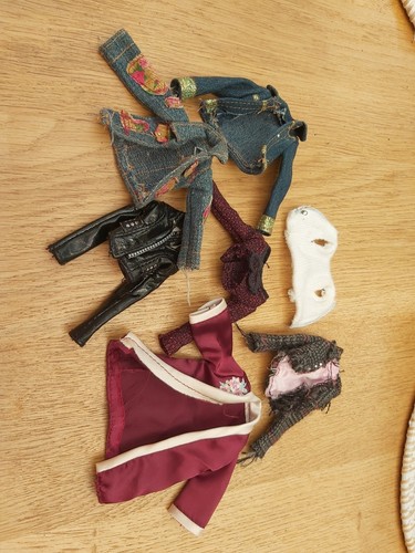Bratz doll clothes bundle - bratz,