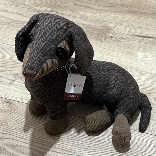Dora brown dachshund - , sausage