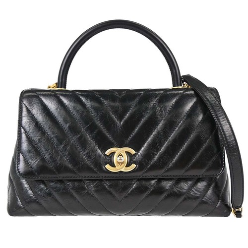 Chanel black calfskin chevron - black,