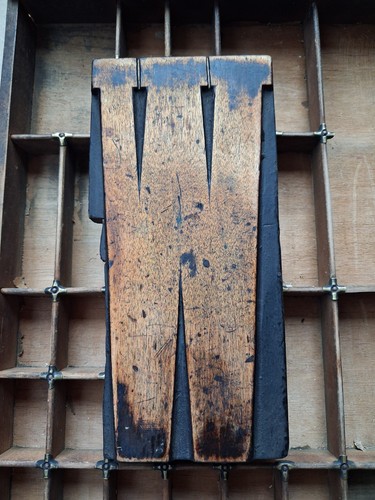 Huge wooden letterpress - huge,