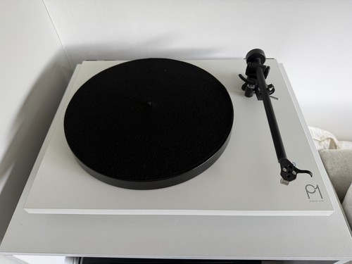 Rega planar turntable white - planar, 1