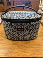 GUESS Makeup Bag - Medium
