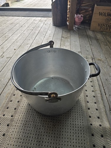 Large milk bucket - large,