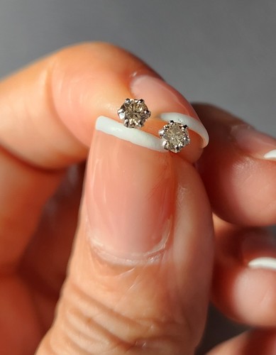 Platinum stud diamond - platinum,