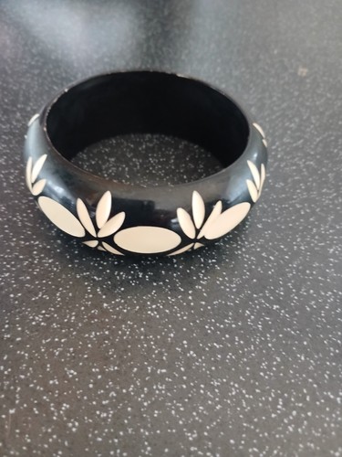 Bakelite flying saucer bangle - bakelite,