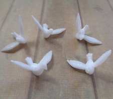 1:12 Dolls House Miniature: 6x White Love Birds / Doves (Roof Top Tree Nest)