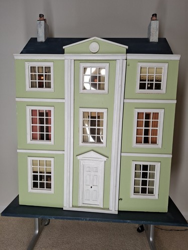 Dolls house complete - 1/12, with