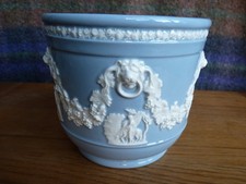 WEDGWOOD Embossed Queen’s
