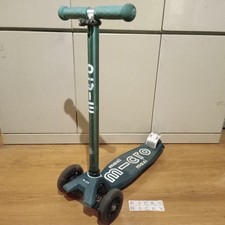 Maxi Micro Scooter with LED Light-Up Wheels Green - Adjustable Handles Max 50kg