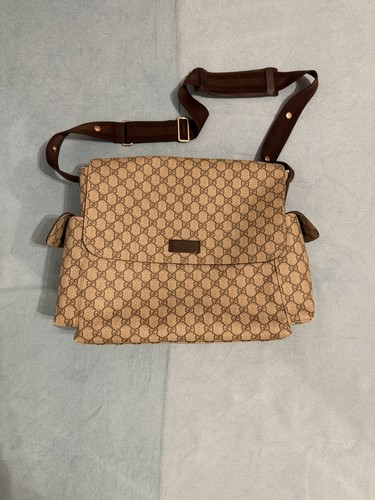 Gucci baby diaper changing - ,