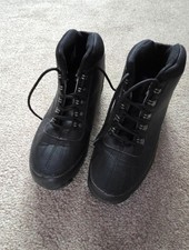 Voi mens black  size 8 boots