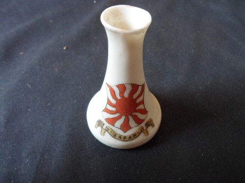 Swan crested china vase - china,