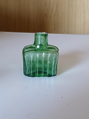 Old light green glass - green, shear