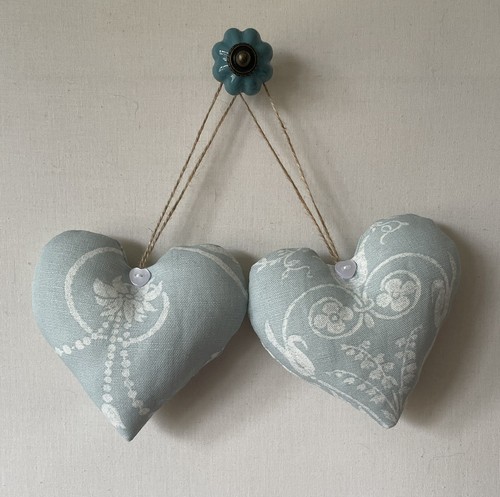 Pair hanging hearts - of,