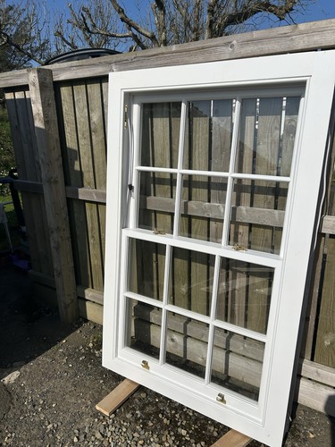 White box sash window - white,