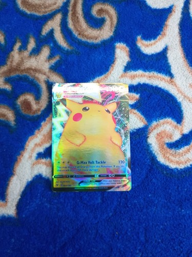 Ultra rare pikachu vmax - rare,