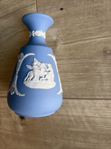 Wedgewood blue bud vase posy - blue,