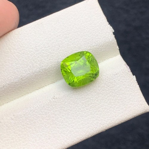 Natural peridot top - ct,