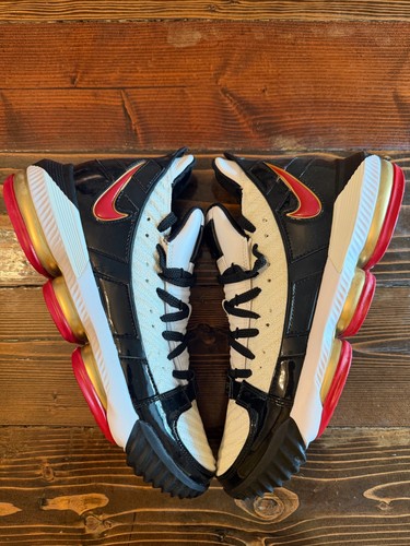 Size nike lebron - 10.5, 16