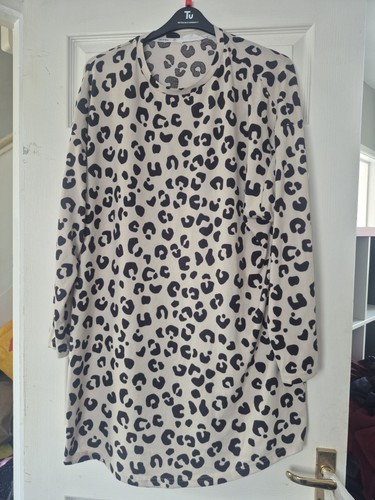 Clothing size nightdress - 20,
